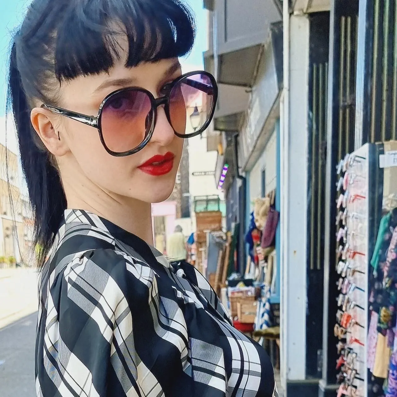 1970s Classic Style Sunglasses